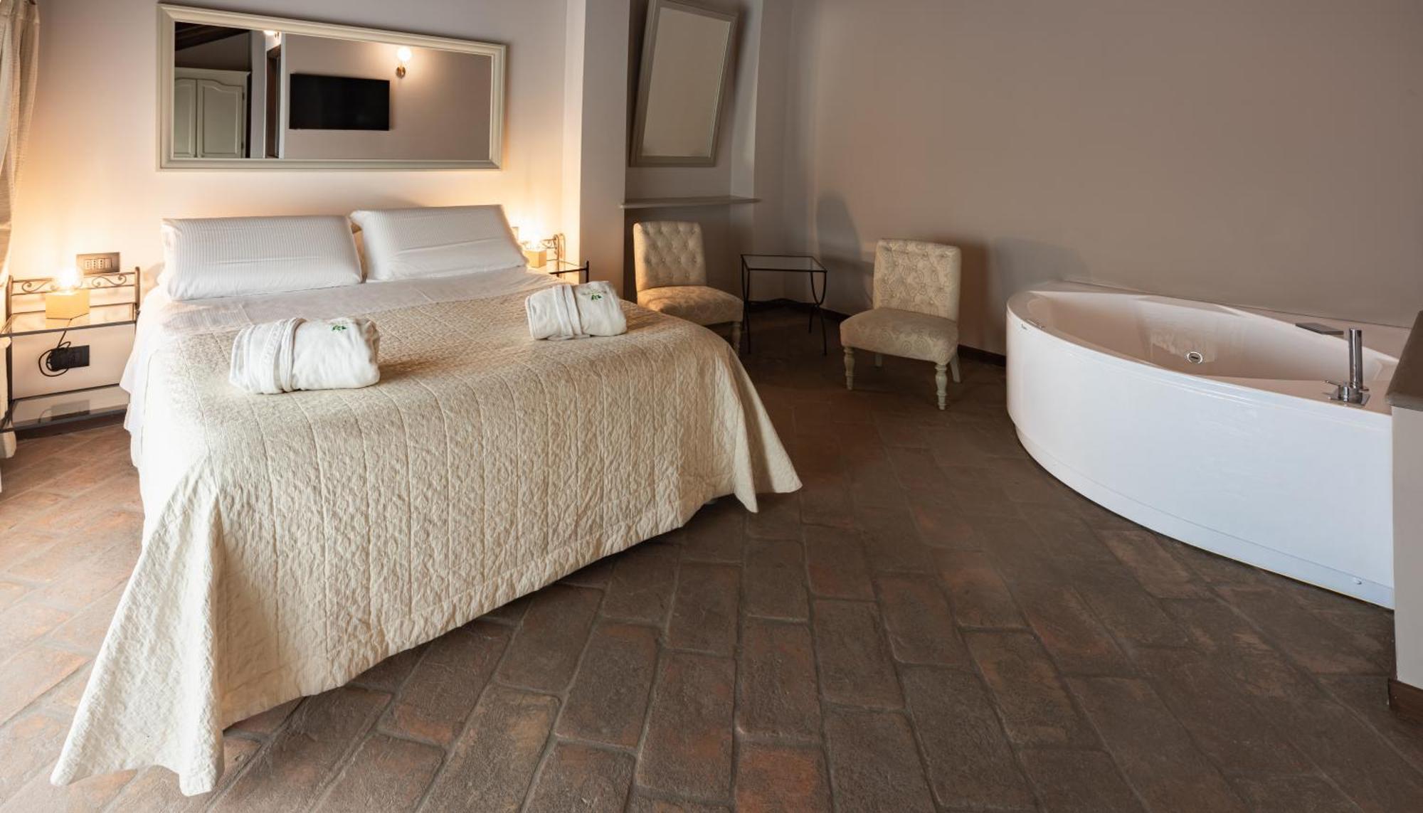 Relais Bella Rosina Pool & Spa La Cassa Eksteriør bilde